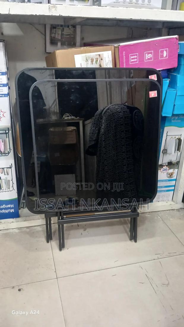 Glass Foldable Table · Photo 4