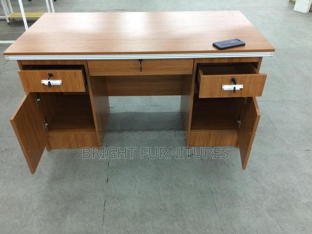 Office Table · Photo 4