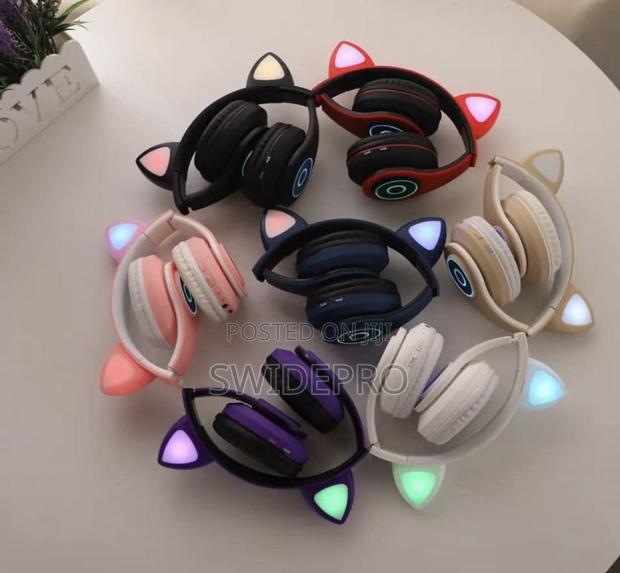 Cat Ears Bluetooth Headphones · Photo 4