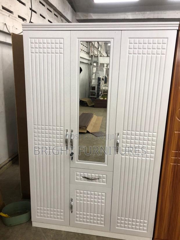 Three Doors Wardrobe With Mirror · Photo 3