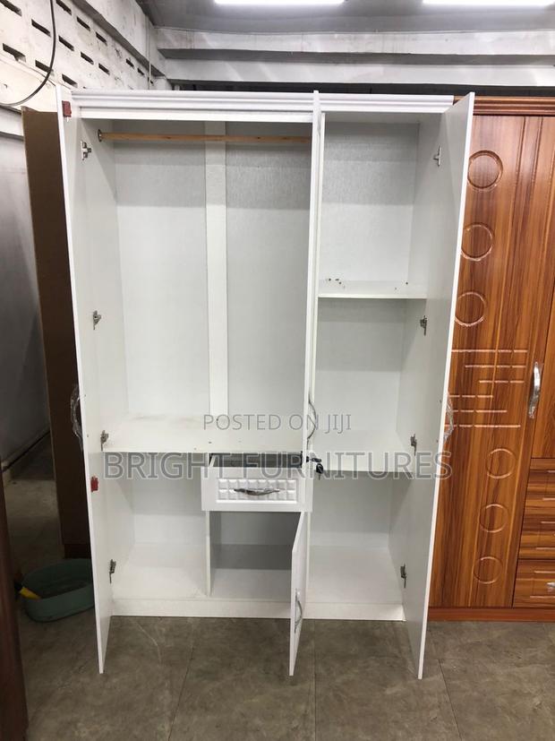 Three Doors Wardrobe With Mirror · Photo 4
