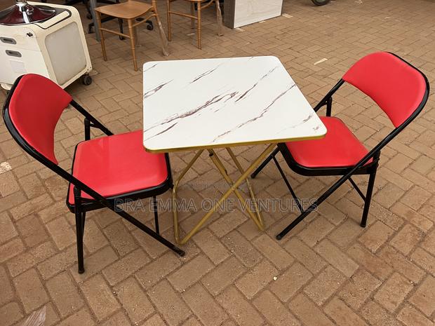 60x60 Foldable Table and Chairs · Photo 2