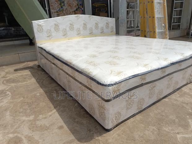 Bed / Inbuilt With Foam(Queen Size)