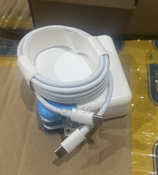 Original Macbook Type C 61watts Charger photo 2