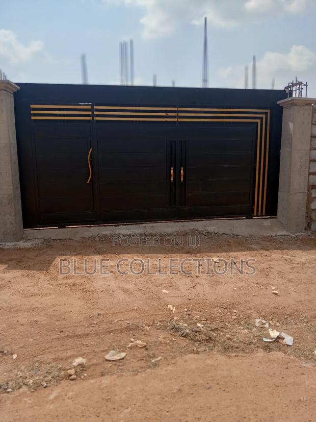 Ggalvanised Metal Gate · Photo 4