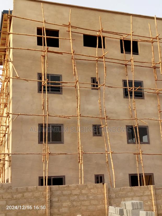 Aluminium Glass Sliding Windows+ Net And Lock's photo 2