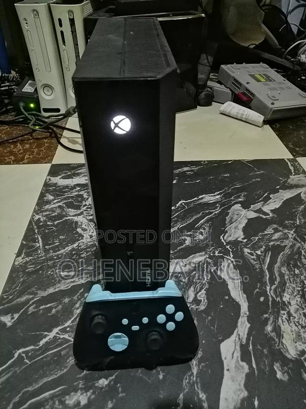 Xbox One With 10 Games Installed + 1 Pad photo 5
