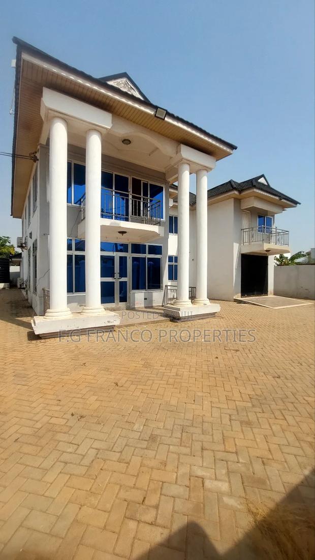 5bdrm House in Kg. Franco, Airport Residential Area for rent · Photo 2
