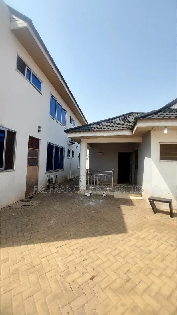 5bdrm House in Kg. Franco, Airport Residential Area for rent · Photo 4