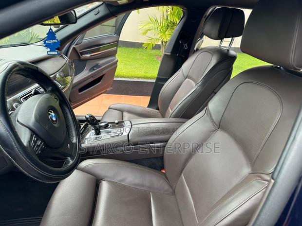 BMW 7 Series 750Li 4dr Sedan (4.4L 8cyl Turbo 8A) 2015 Blue
