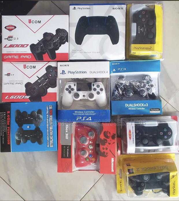 Xbox 360 Wired Controllers photo 2