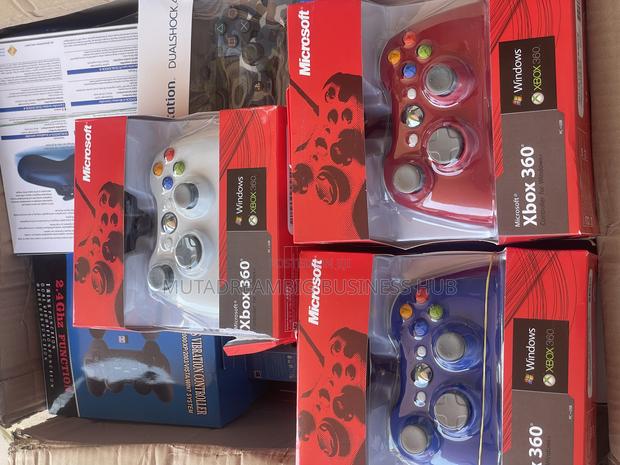 Xbox 360 Wired Controllers photo 4