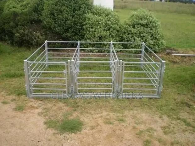 Modular Livestock Handling System / Galvanized Steel · Photo 2