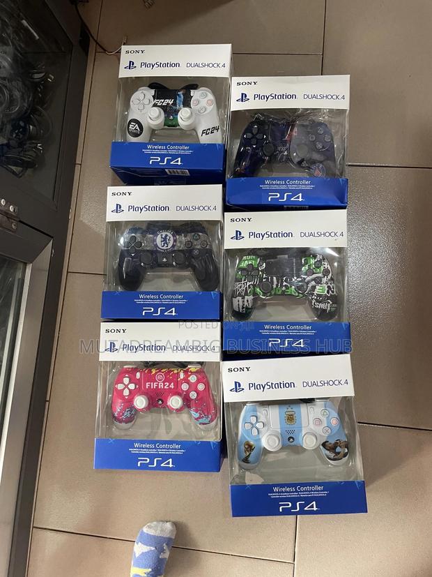 Ps4 Ps3 PS2 Controllers photo 2