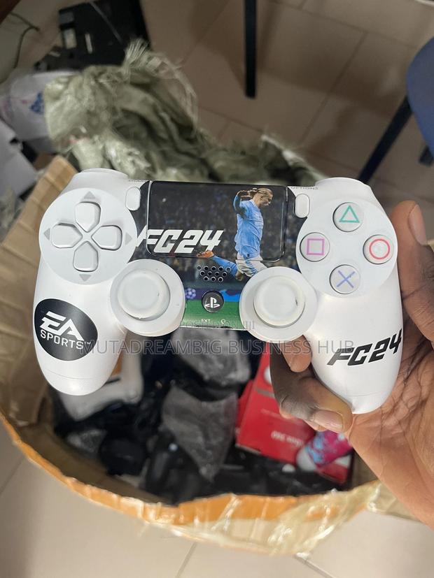 Ps4 Ps3 PS2 Controllers photo 3