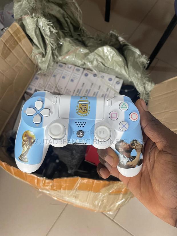 Ps4 Ps3 PS2 Controllers photo 5