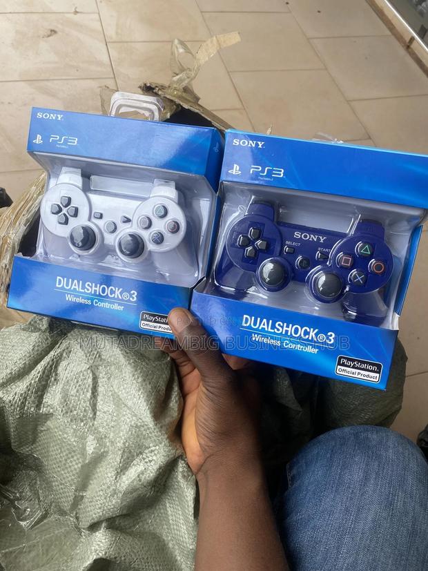 Ps4 Ps3 PS2 Controllers photo 9