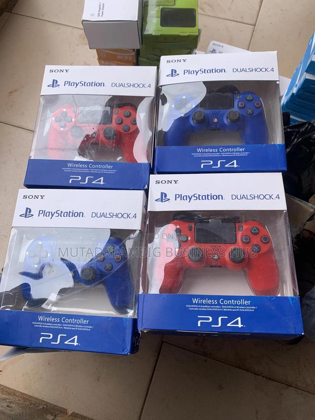 Ps4 Ps3 PS2 Controllers photo 8