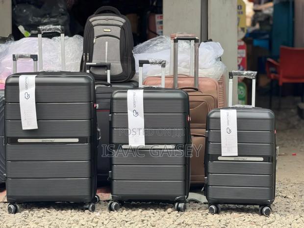 Three Set Extra Quality Anticrake Luggages in Sizes 31"-23" · Photo 2