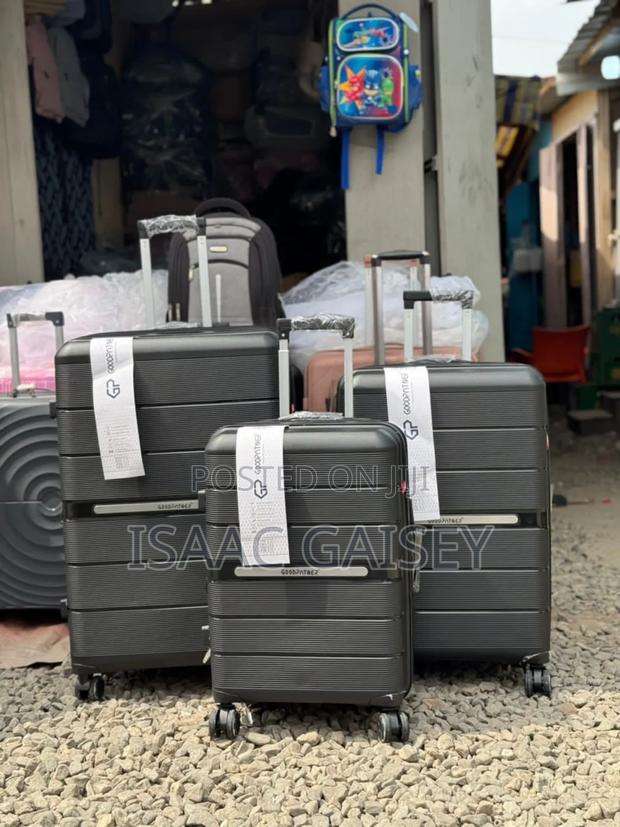 Three Set Extra Quality Anticrake Luggages in Sizes 31"-23" · Photo 4