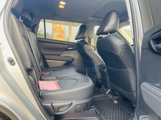 Toyota Highlander XLE 2022 Silver