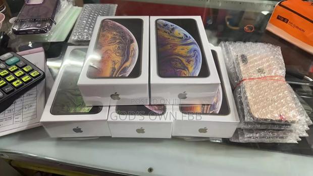 New Apple iPhone XS Max 256 GB Gold photo 3