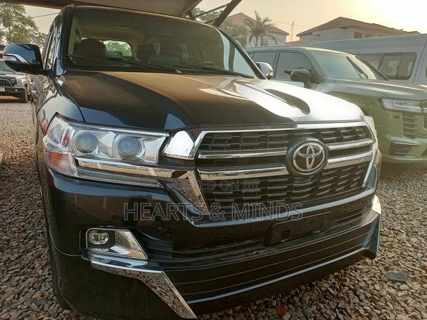Toyota Land Cruiser 2013 Black photo 2