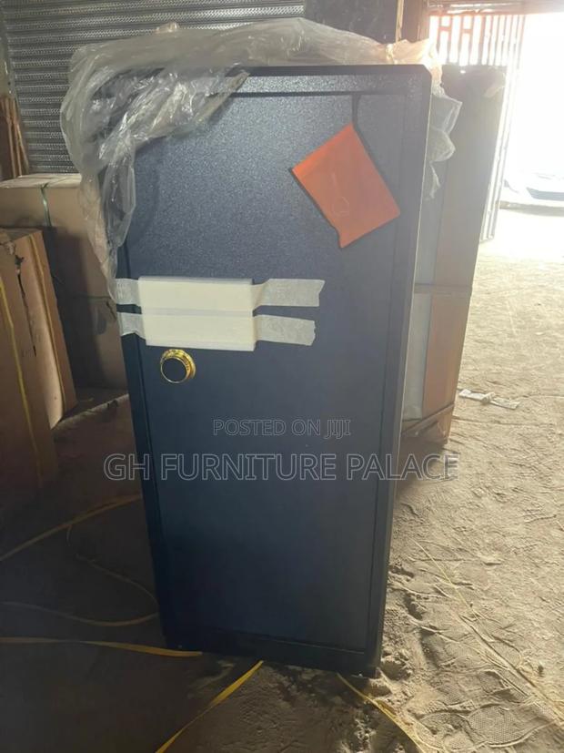 Fire Proof Money Safe · Photo 3