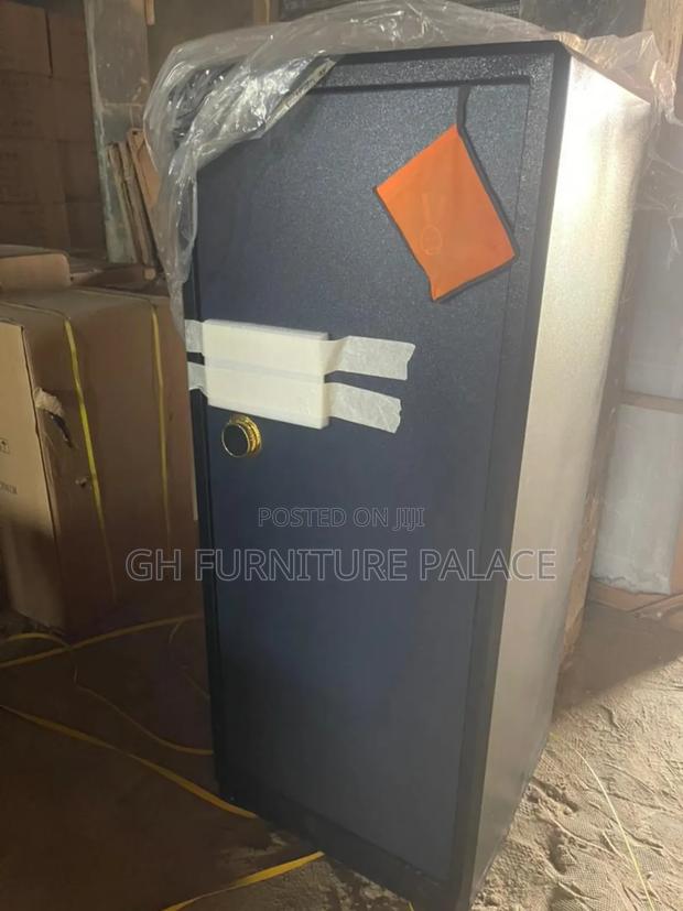 Fire Proof Money Safe · Photo 4