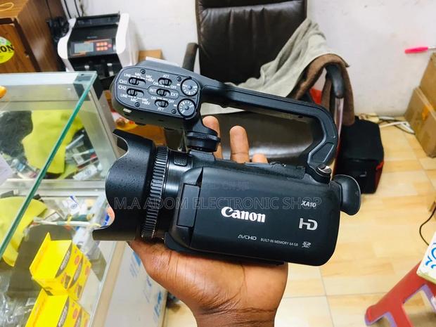 Canon XA10: The Professional's Choice for Video · Photo 2