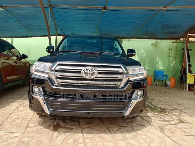 Toyota Land Cruiser 3.3 Diesel 4WD 2021 Black photo 2