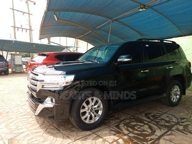 Toyota Land Cruiser 3.3 Diesel 4WD 2021 Black photo 8