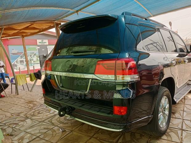 Toyota Land Cruiser 3.3 Diesel 4WD 2021 Black photo 9