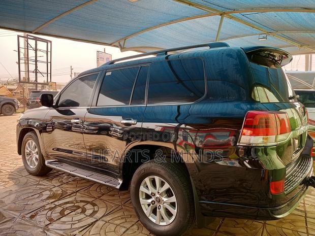 Toyota Land Cruiser 3.3 Diesel 4WD 2021 Black photo 10
