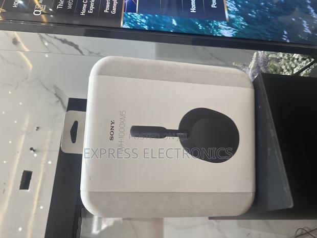 Brand New Sony Headset Sony Xm5 · Photo 2