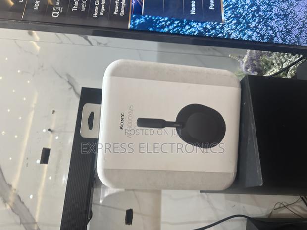 Best Buy for Less Sony Xm5 Headset · Photo 2