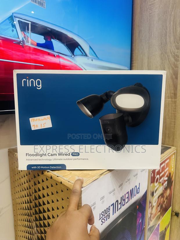 Floodlight Cam Wired Pro · Photo 2