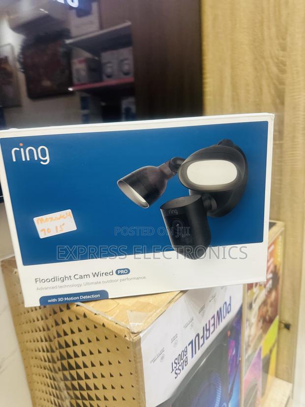 Ultra Modern Floodlight Cam Wired Pro · Photo 2
