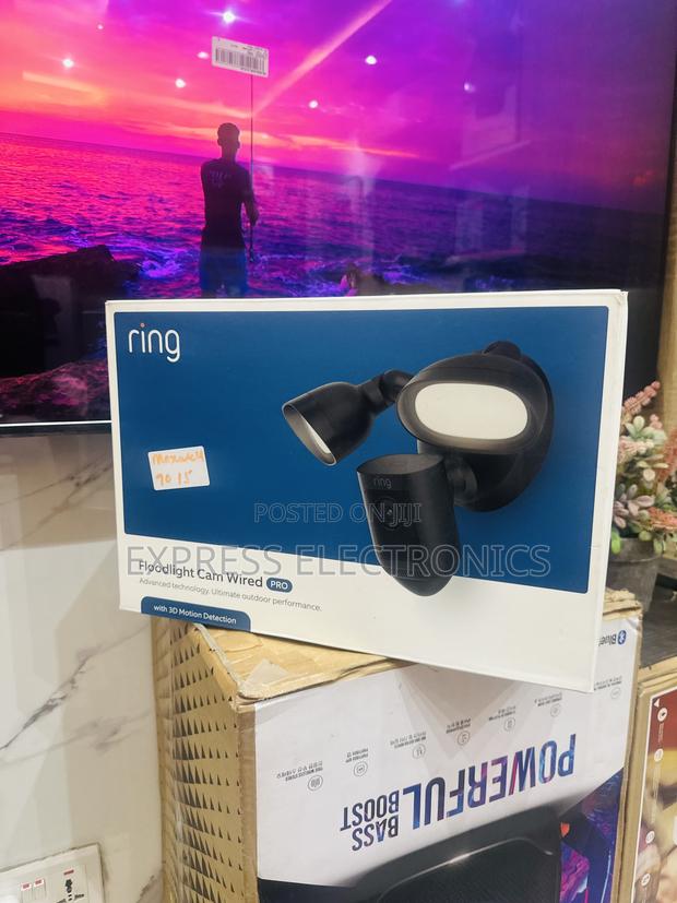 Quality New Slim Floodlight Cam Wired PRO · Photo 2
