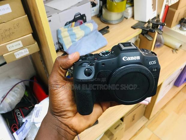 Canon Eos R8 Digital Camera Body Only · Photo 2