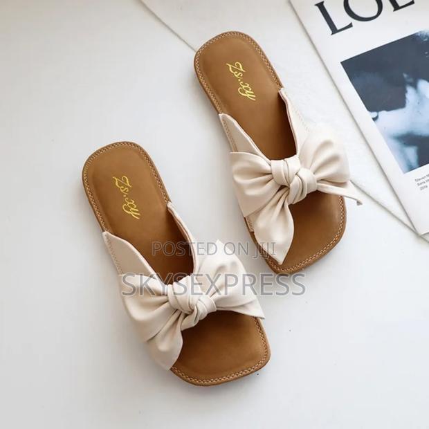 Ladies Slippers With a Bow Tie · Photo 4