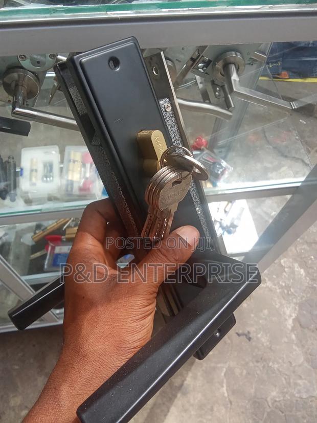 Quality Wooden Door Locks With Black Handle.