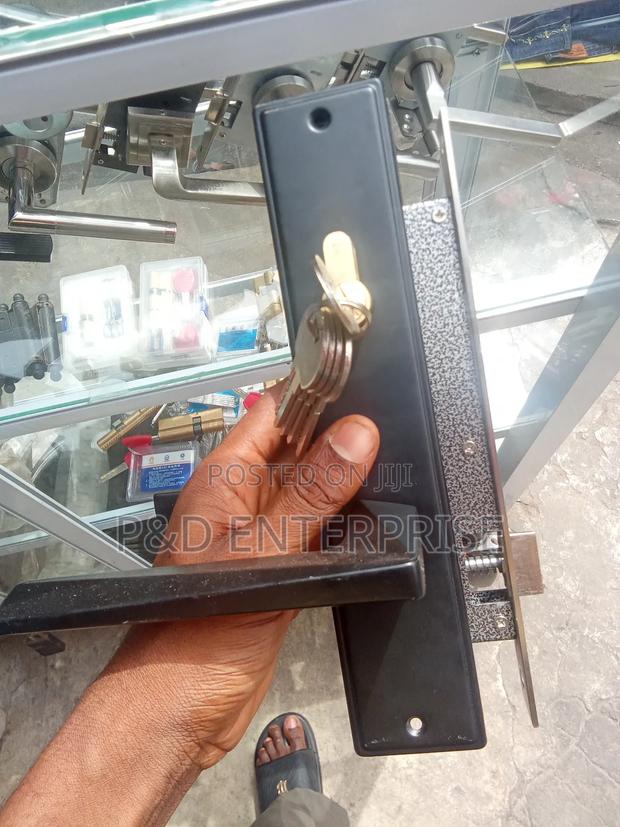 Quality Wooden Door Locks With Black Handle. photo 2