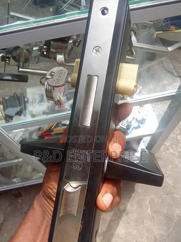 Quality Wooden Door Locks With Black Handle. photo 3
