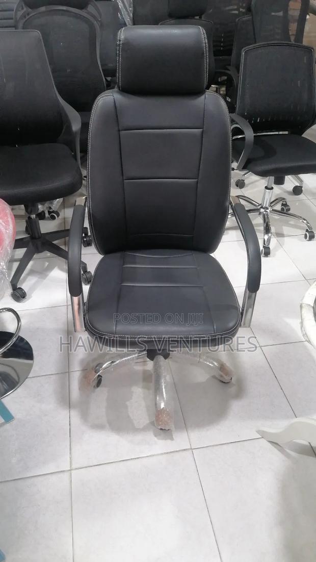 Office Leather Swivel Chair · Photo 2