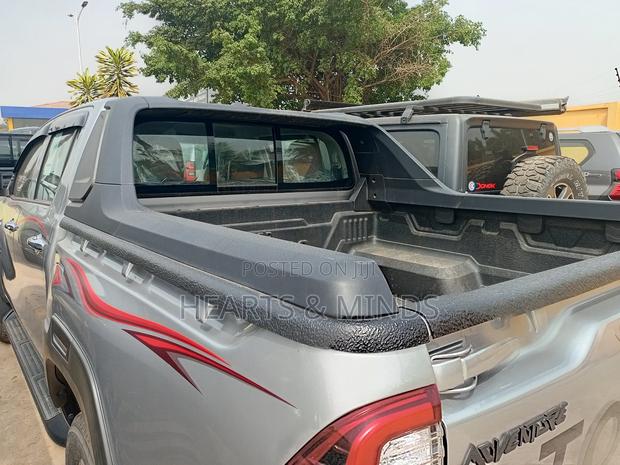 New Toyota Hilux 2022 Silver photo 11
