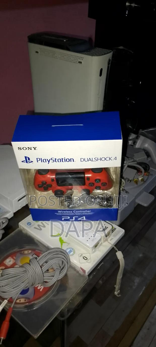 Sony PS4 Wireless Controllers · Photo 3