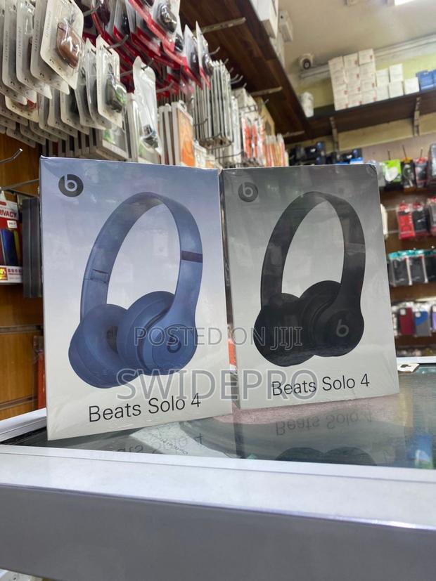 Beats Solo 4 Headset · Photo 4