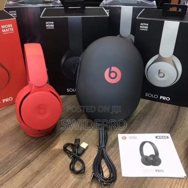Beats Solo Pro Headset · Photo 4