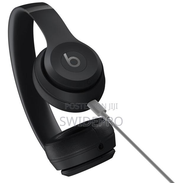 Beats Solo 4 Wireless Headphones · Photo 4